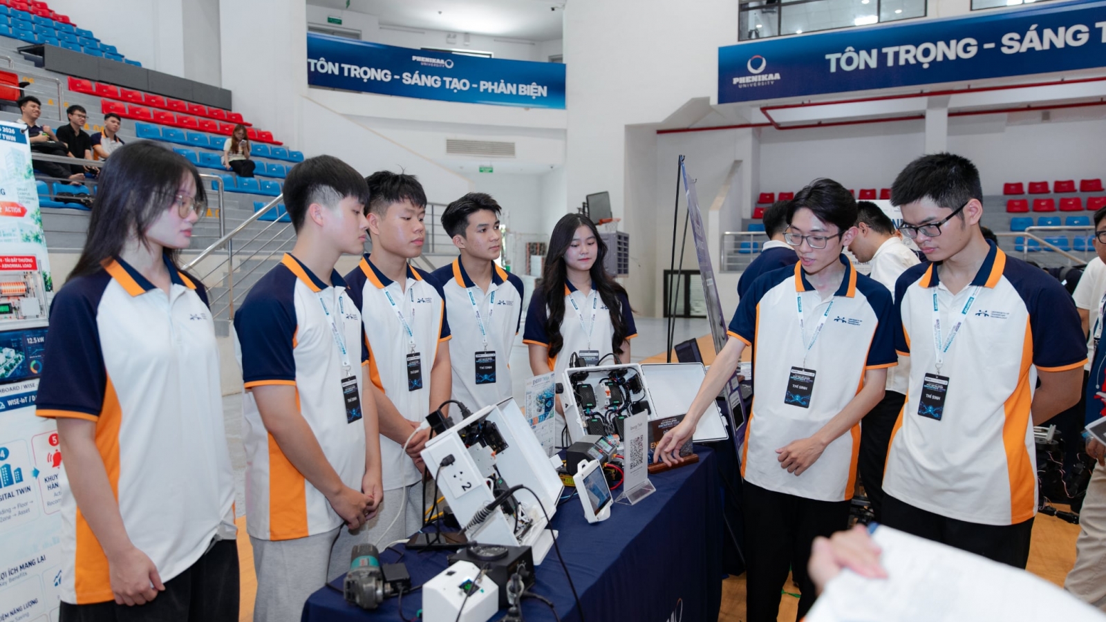 “Nếu mất Internet và cúp điện, AI chạy bằng gì?”