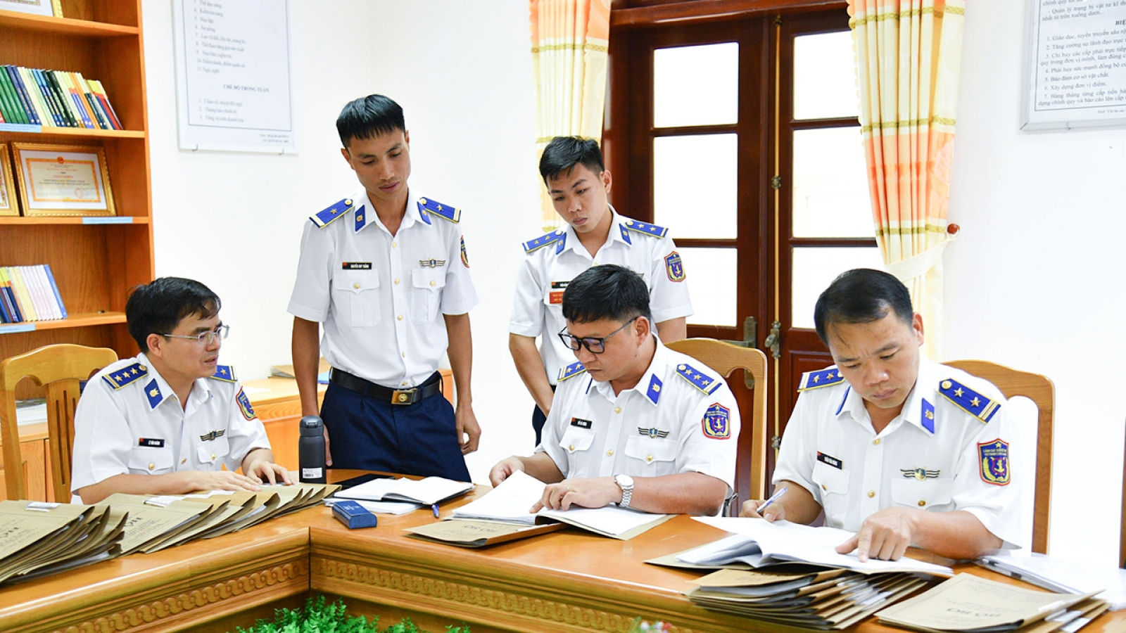 Kiểm tra công tác chống khai thác IUU tại Bộ Tư lệnh Vùng Cảnh sát biển 4