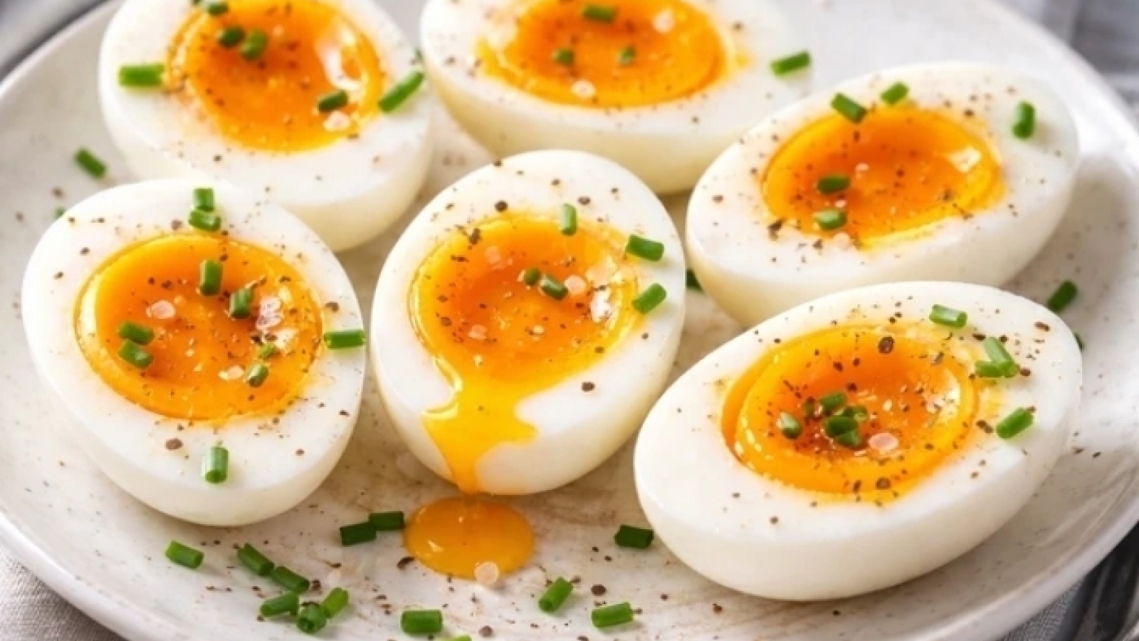 Ăn một quả trứng mỗi ngày có làm tăng mỡ máu?