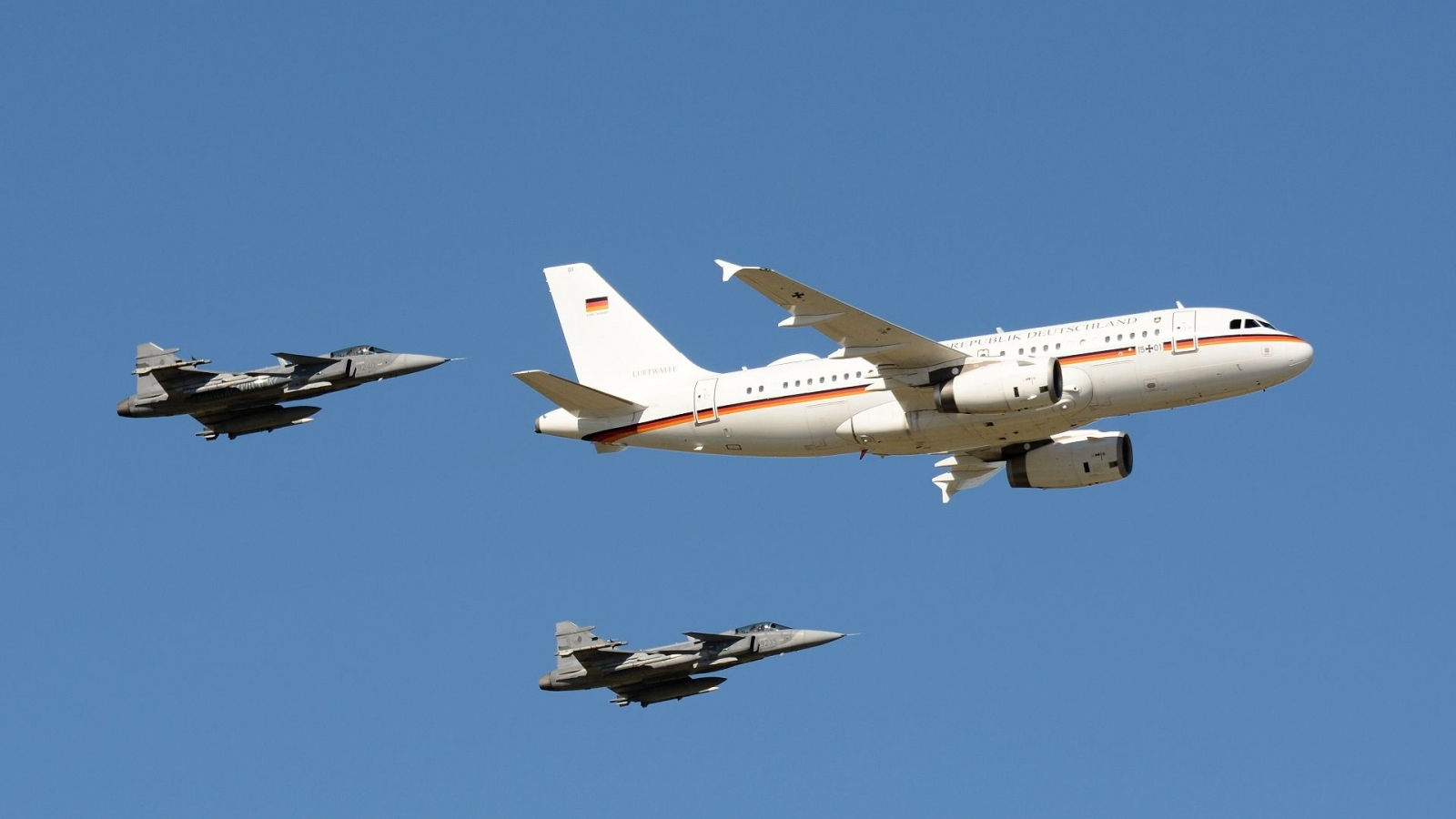 Hàng loạt siêu máy bay quân sự lần đầu lộ diện trong Ngày hội NATO tại Séc