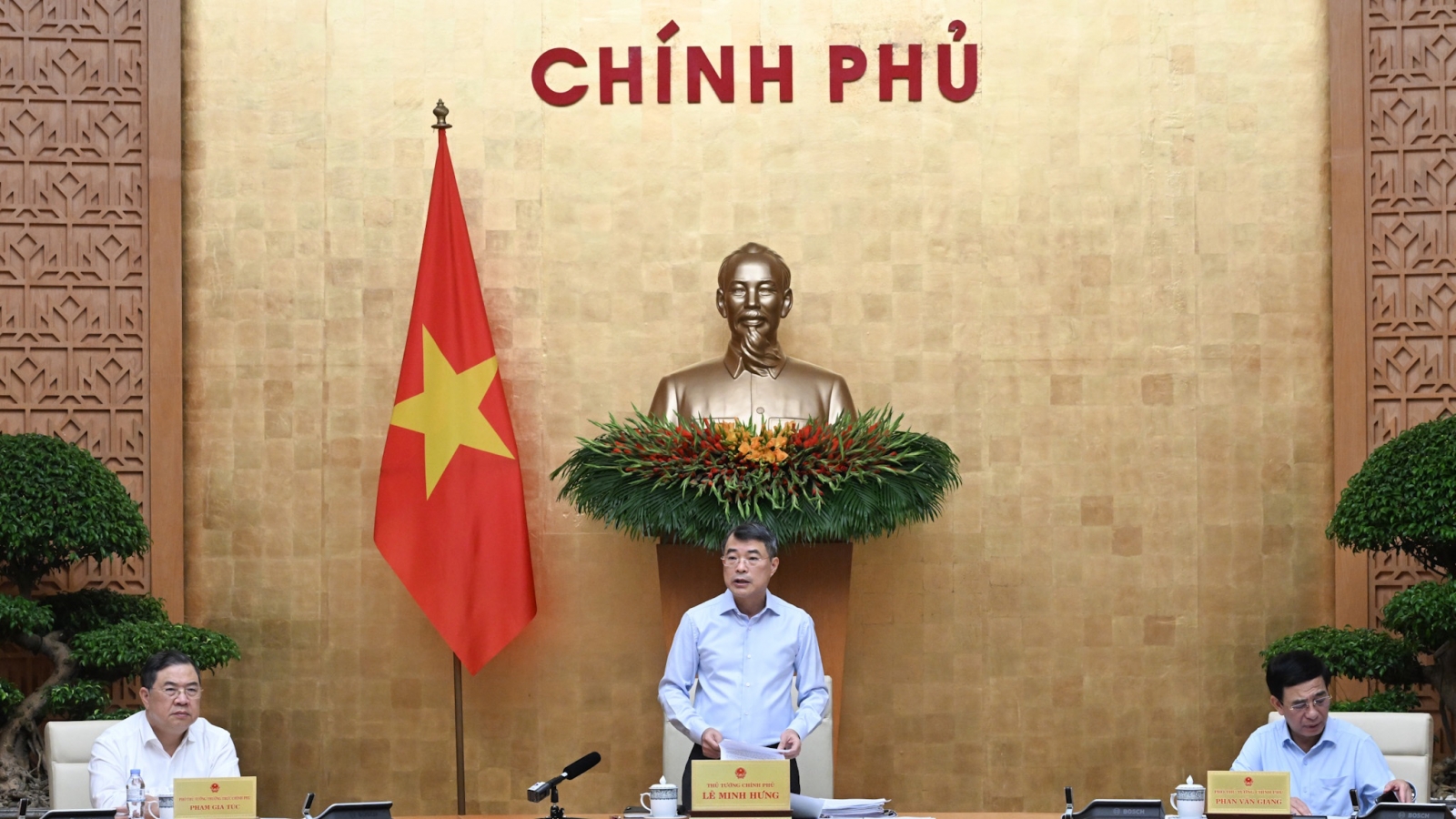 Thủ tướng: Kiên định mục tiêu kiểm soát lạm phát, ổn định kinh tế vĩ mô