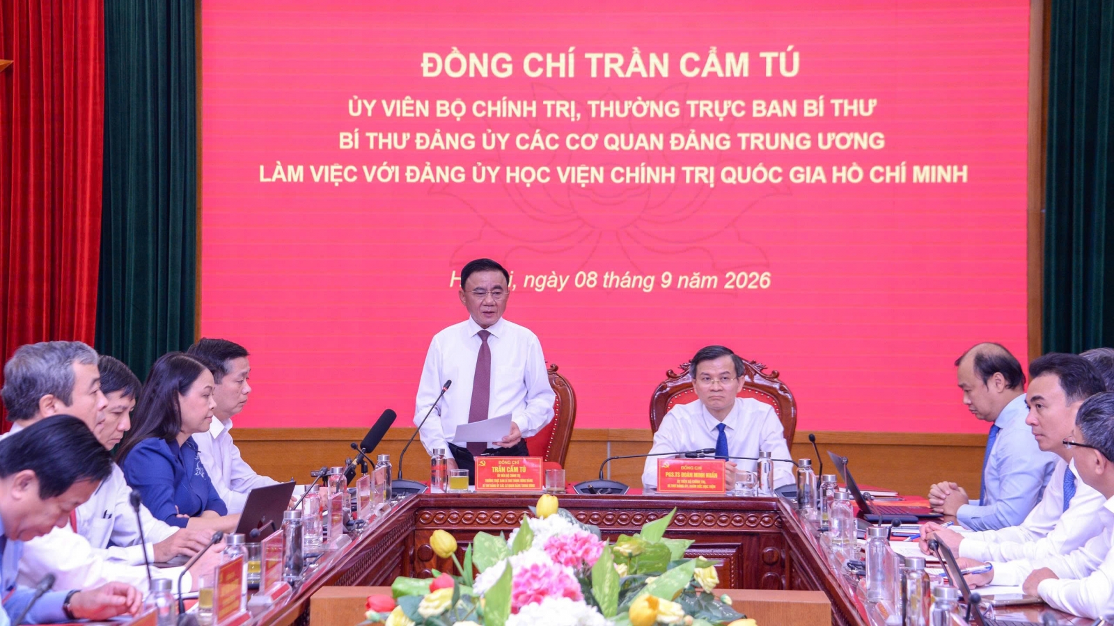 Đồng chí Trần Cẩm Tú làm việc với Đảng ủy Học viện Chính trị quốc gia Hồ Chí Minh