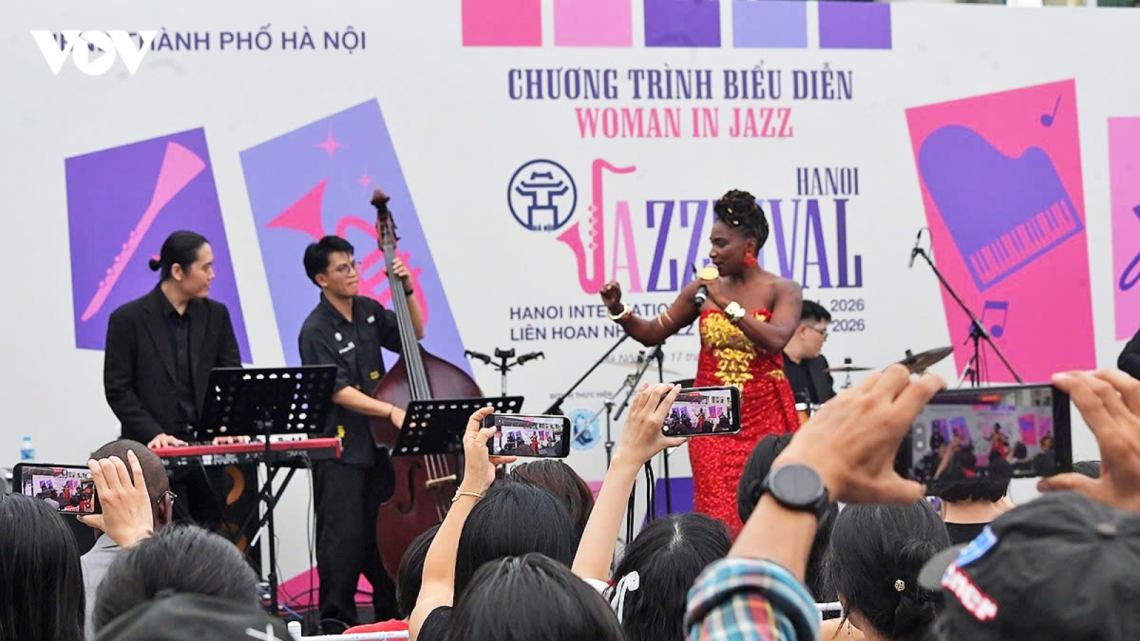 BellA Forte and Woman in Jazz thrill capital audience