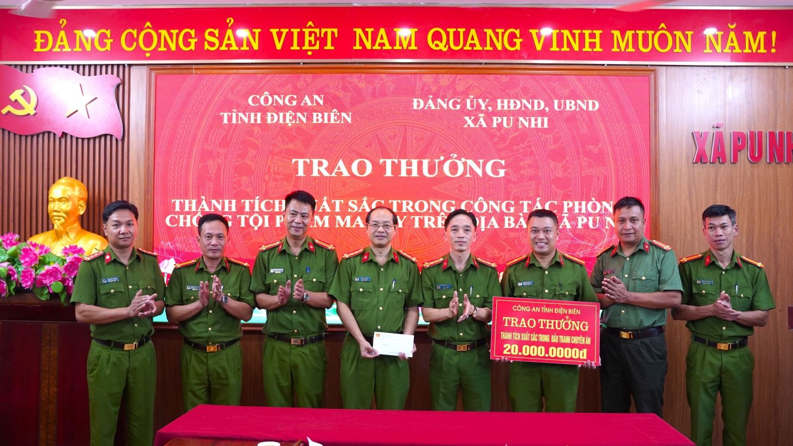 Khen thưởng lực lượng phá thành công chuyên án, thu giữ 7 bánh ma túy tổng hợp