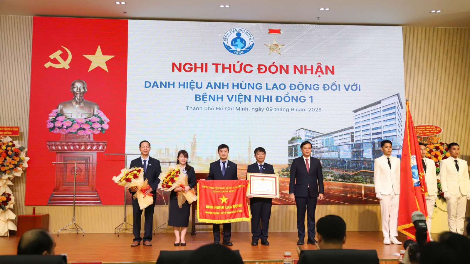 Bệnh viện Nhi đồng 1, TP.HCM nhận Anh hùng Lao động lần thứ 2