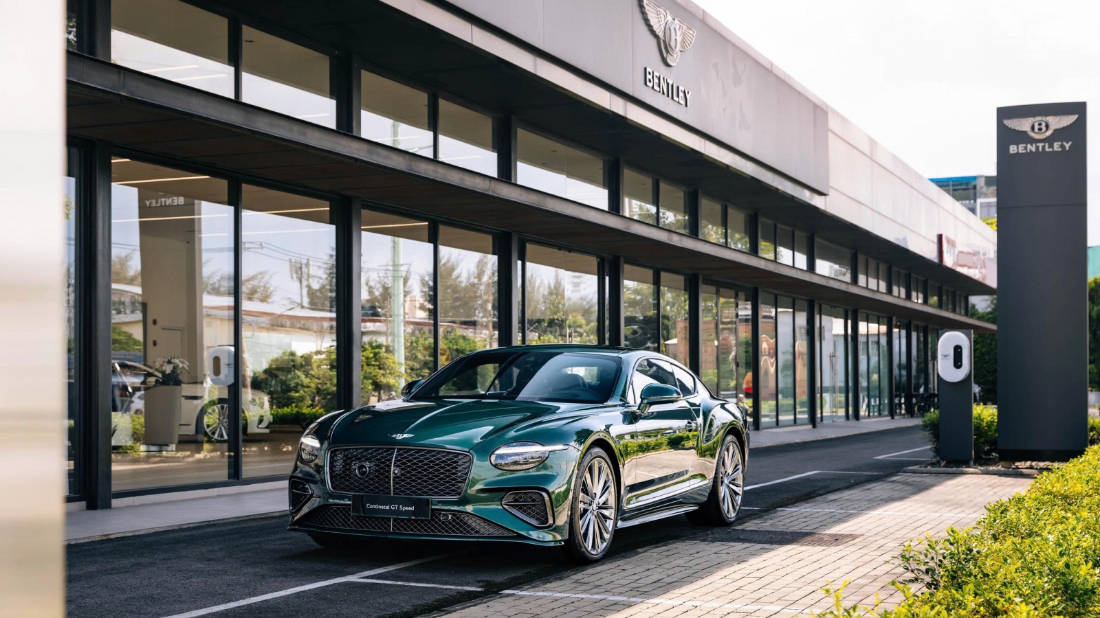 Bentley có nhà phân phối chính hãng mới tại Việt Nam