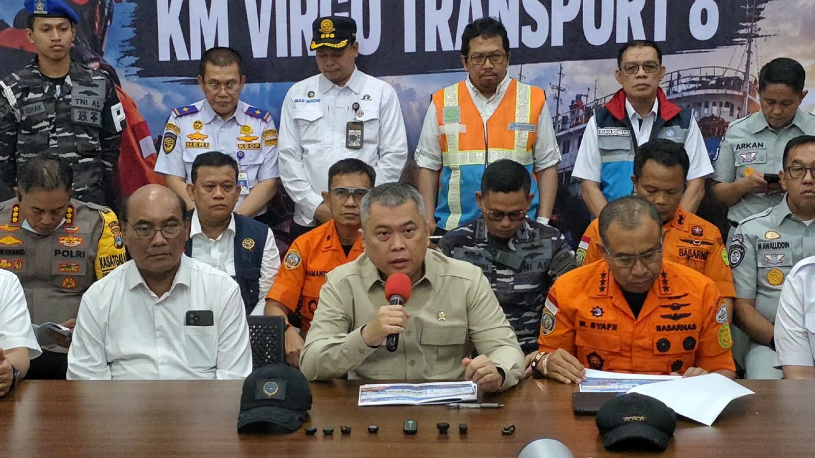 Indonesia tiếp tục tìm kiếm 129 hành khách mất tích trên chuyến tàu gặp nạn