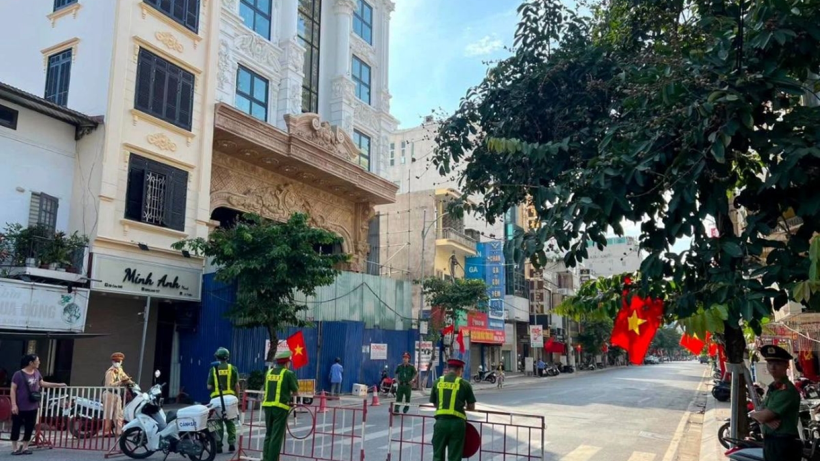 Wartime bomb discovered in Hai Phong City centre undergoes disposal