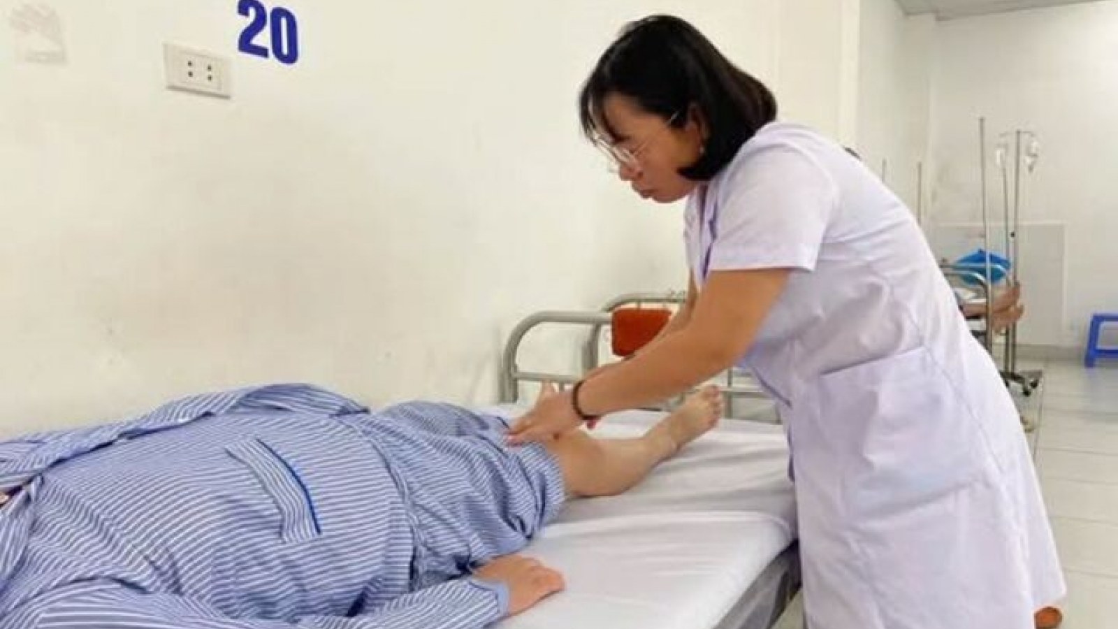 Đau khớp: 7 dấu hiệu cảnh báo bệnh lý không nên chủ quan
