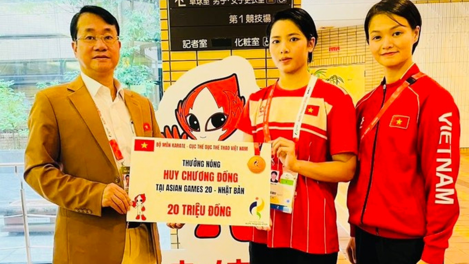 Karate athlete Bui Ngoc Nhi bags bronze for Vietnam at ASIAD 20