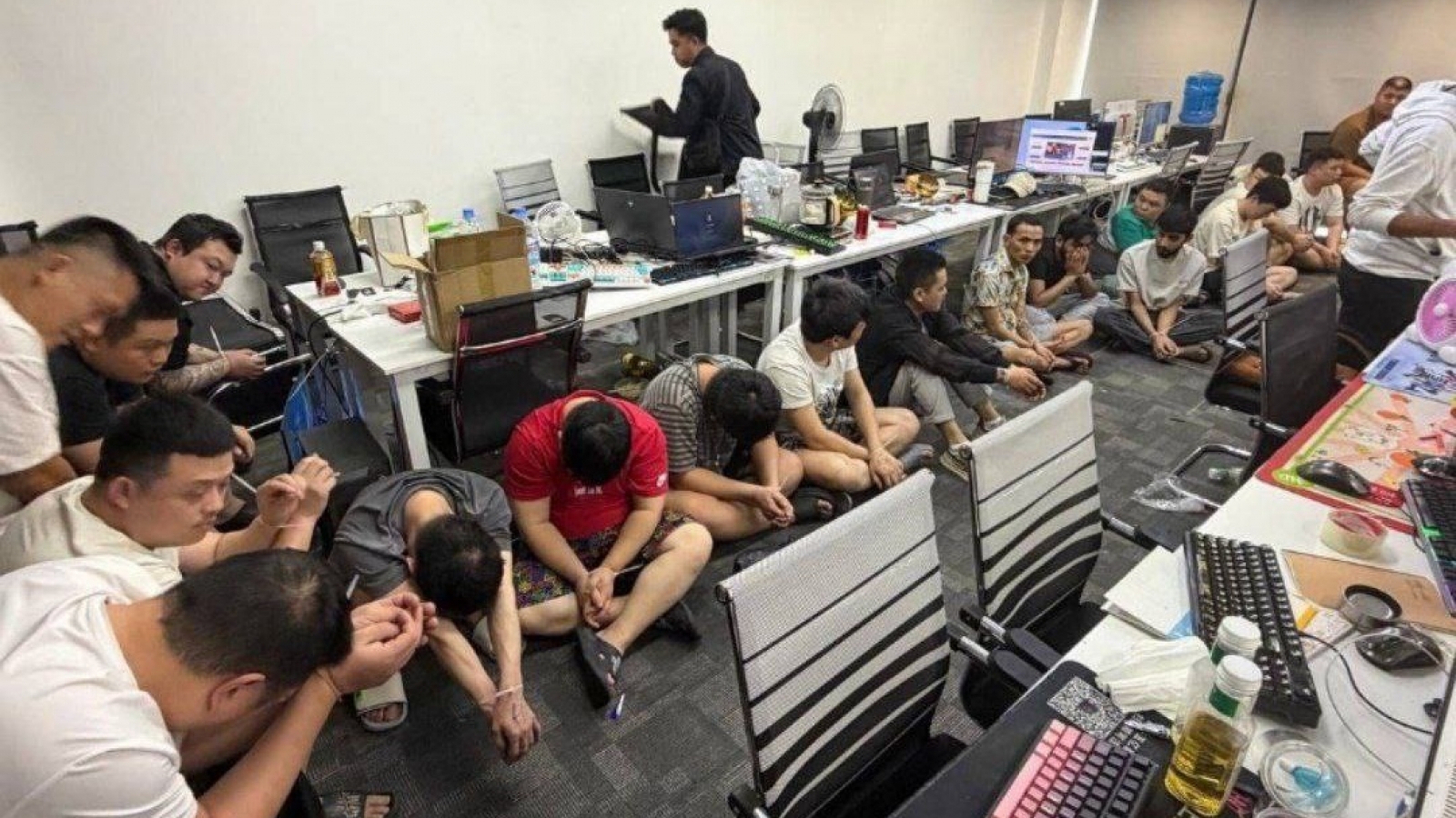 Campuchia phong tỏa hơn 300 triệu USD, xử lý cán bộ dính lừa đảo trực tuyến