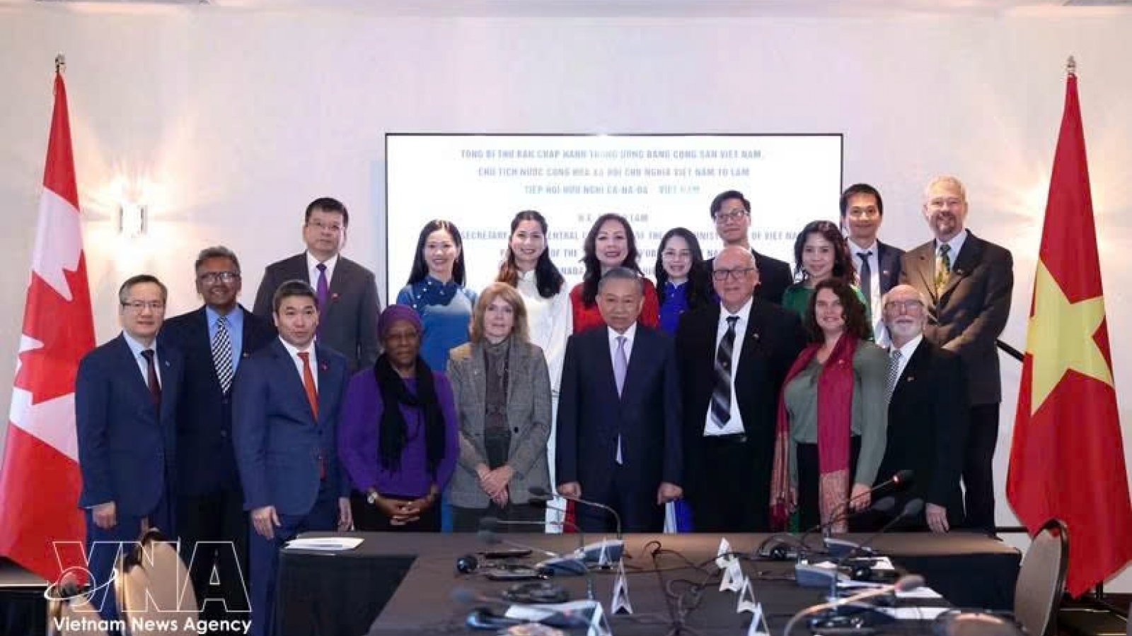 Top leader calls for expanded Vietnam-Canada people-to-people exchanges