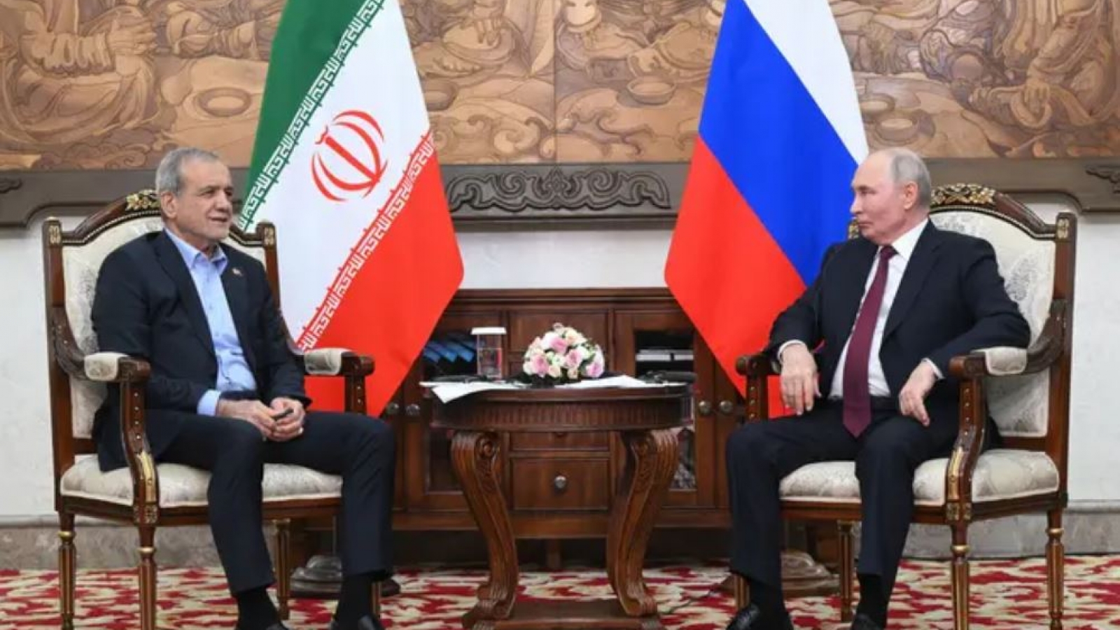 Nga tuyên bố sát cánh cùng Iran giữa vòng vây trừng phạt