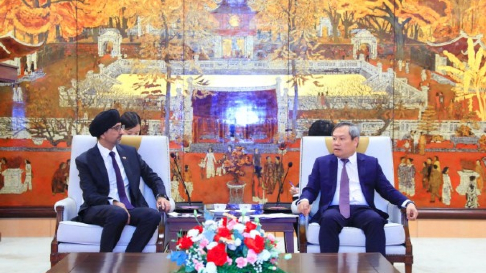 Hanoi bolsters cooperation with Singapore in urban planning, innovation, smart city development