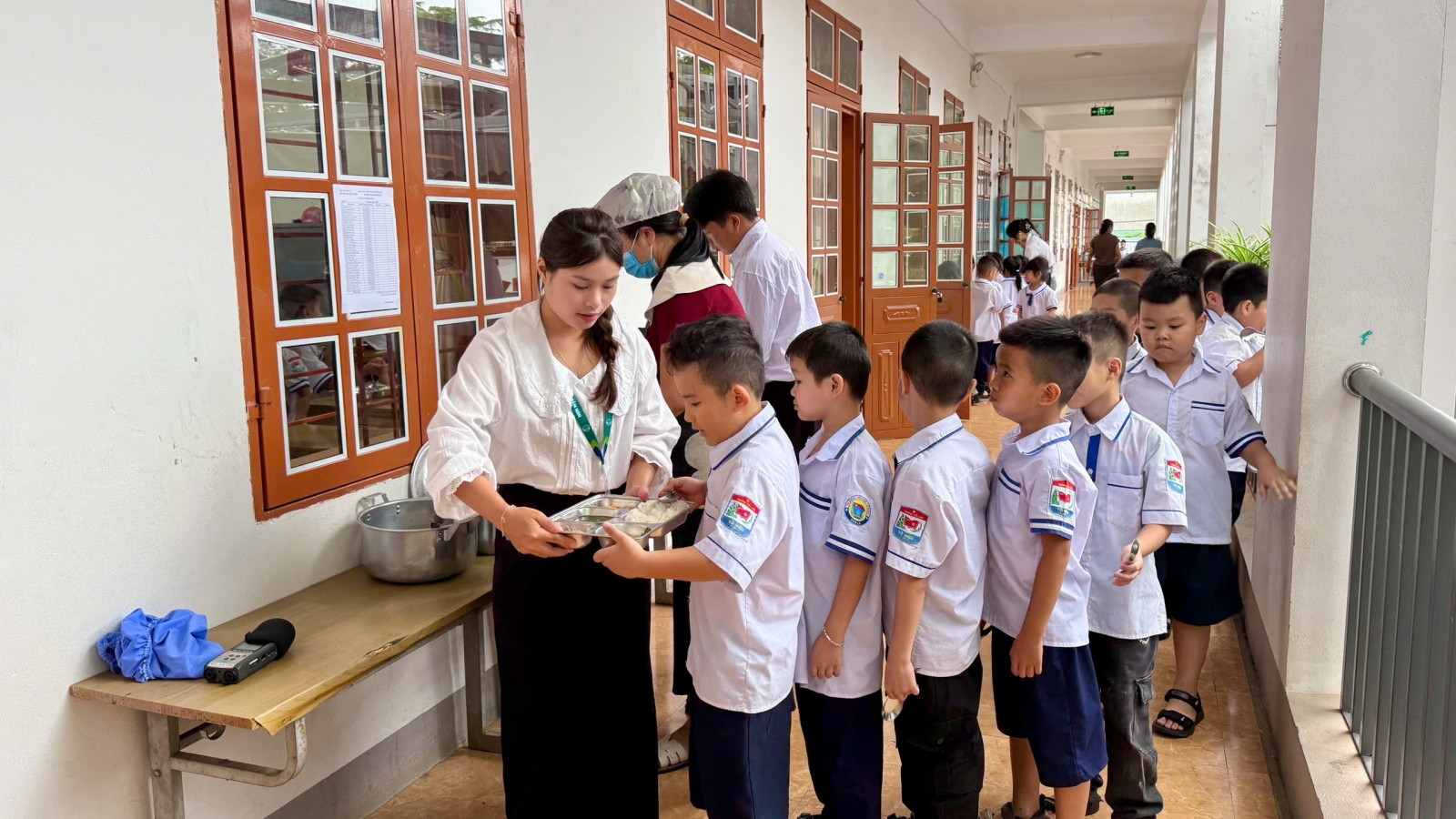 Nhà trường giám sát, phụ huynh đồng hành cùng bữa ăn bán trú