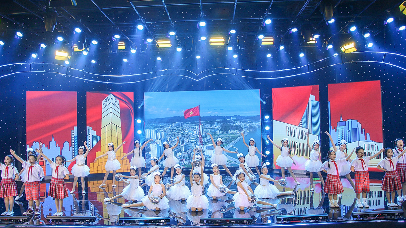 Mở rộng không gian biểu diễn nghệ thuật Quảng Ninh