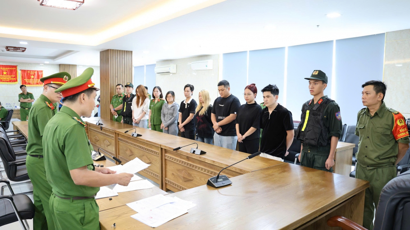 Đà Nẵng khởi tố 7 bị can liên quan đường dây buôn bán khí cười