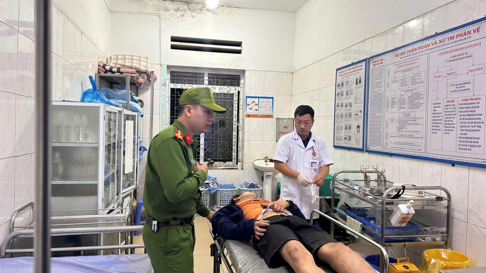 Kịp thời cứu nam thanh niên gặp nạn dưới vực sâu ở Văn Bàn