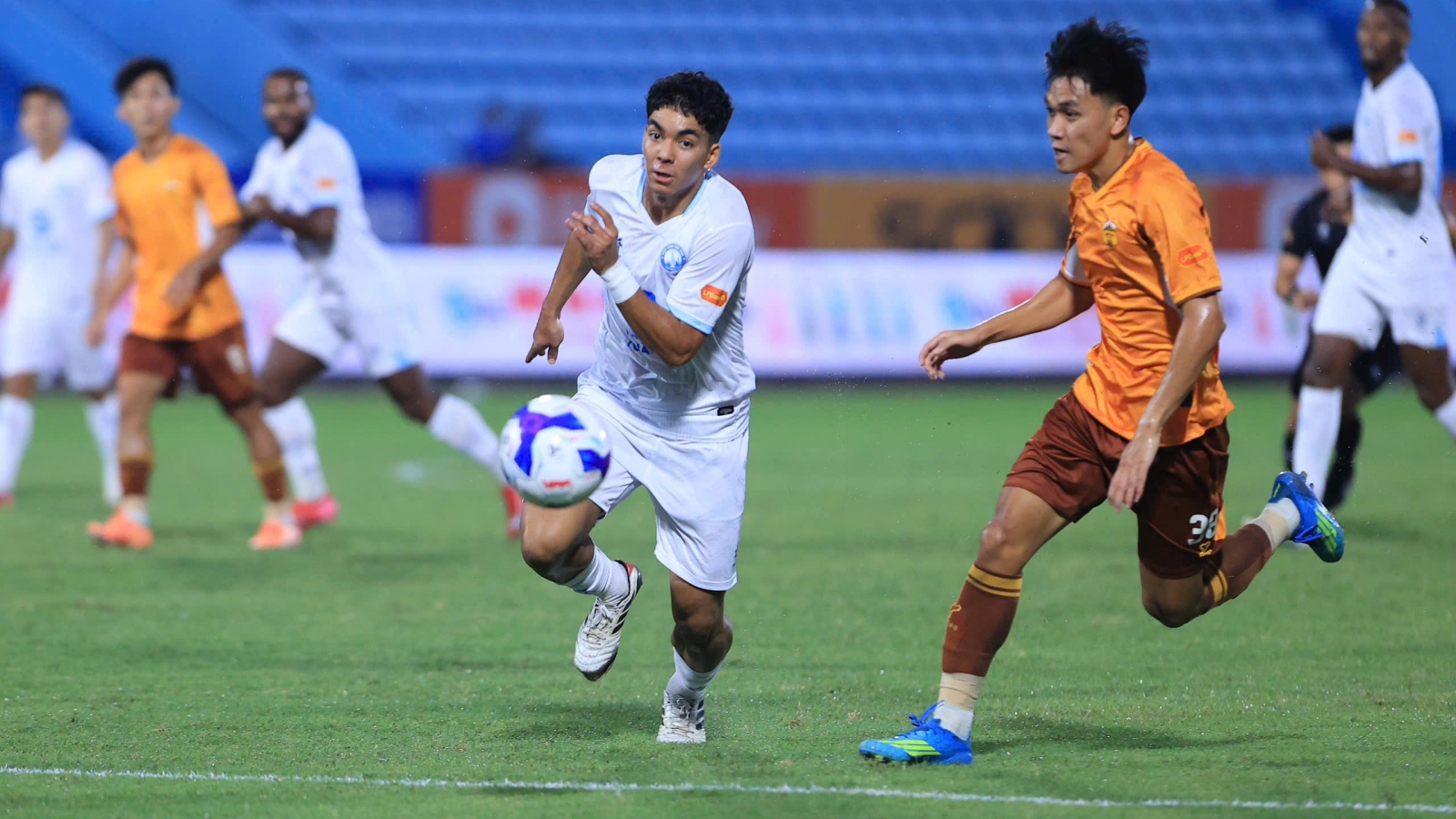 Đội hình tiêu biểu vòng 1 V-League 2026/2027: Gọi tên các cầu thủ Việt kiều
