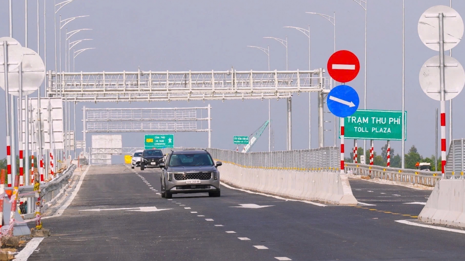 Cao tốc Cần Thơ - Cà Mau lùi thời điểm thu phí, tiếp tục hoàn thiện hệ thống