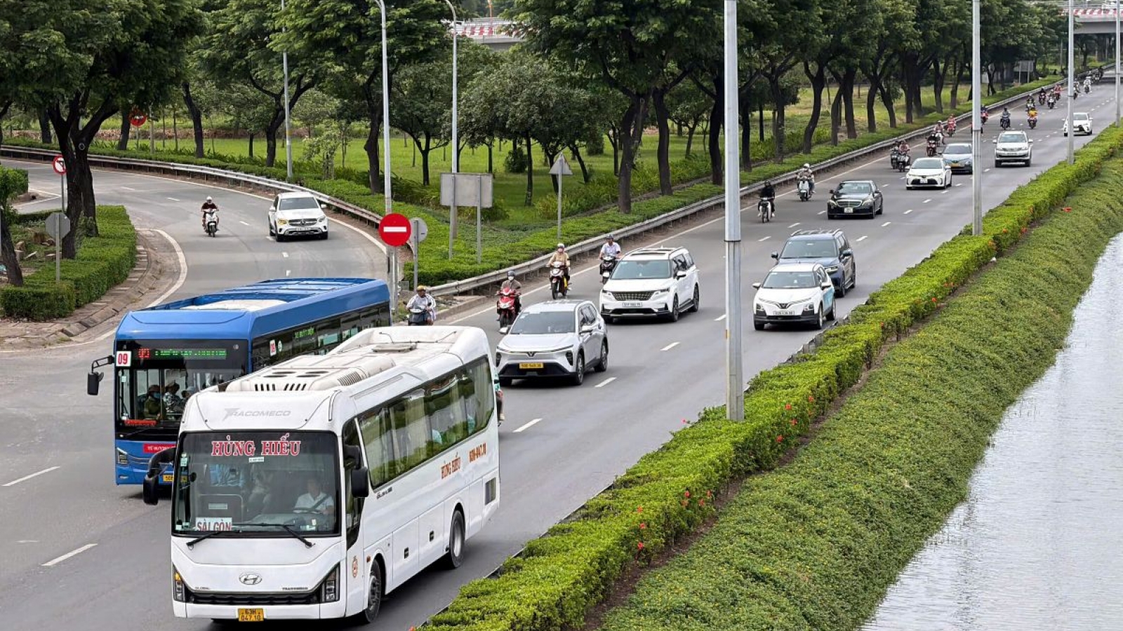 Ngày cuối nghỉ lễ 2/9, cửa ngõ phía Tây TP.HCM đông đúc, cao tốc chạy 100km/h