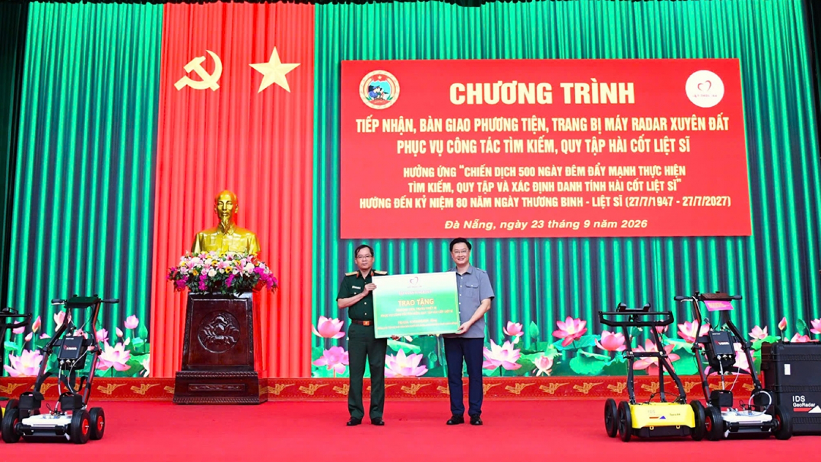 Quân khu 5 tiếp nhận máy radar xuyên đất phục vụ tìm kiếm, quy tập hài cốt liệt sĩ