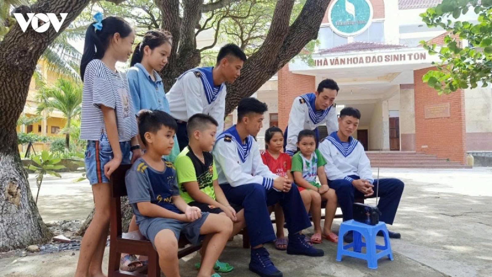 Đài Tiếng nói Việt Nam – người bạn của quân dân nơi đầu sóng