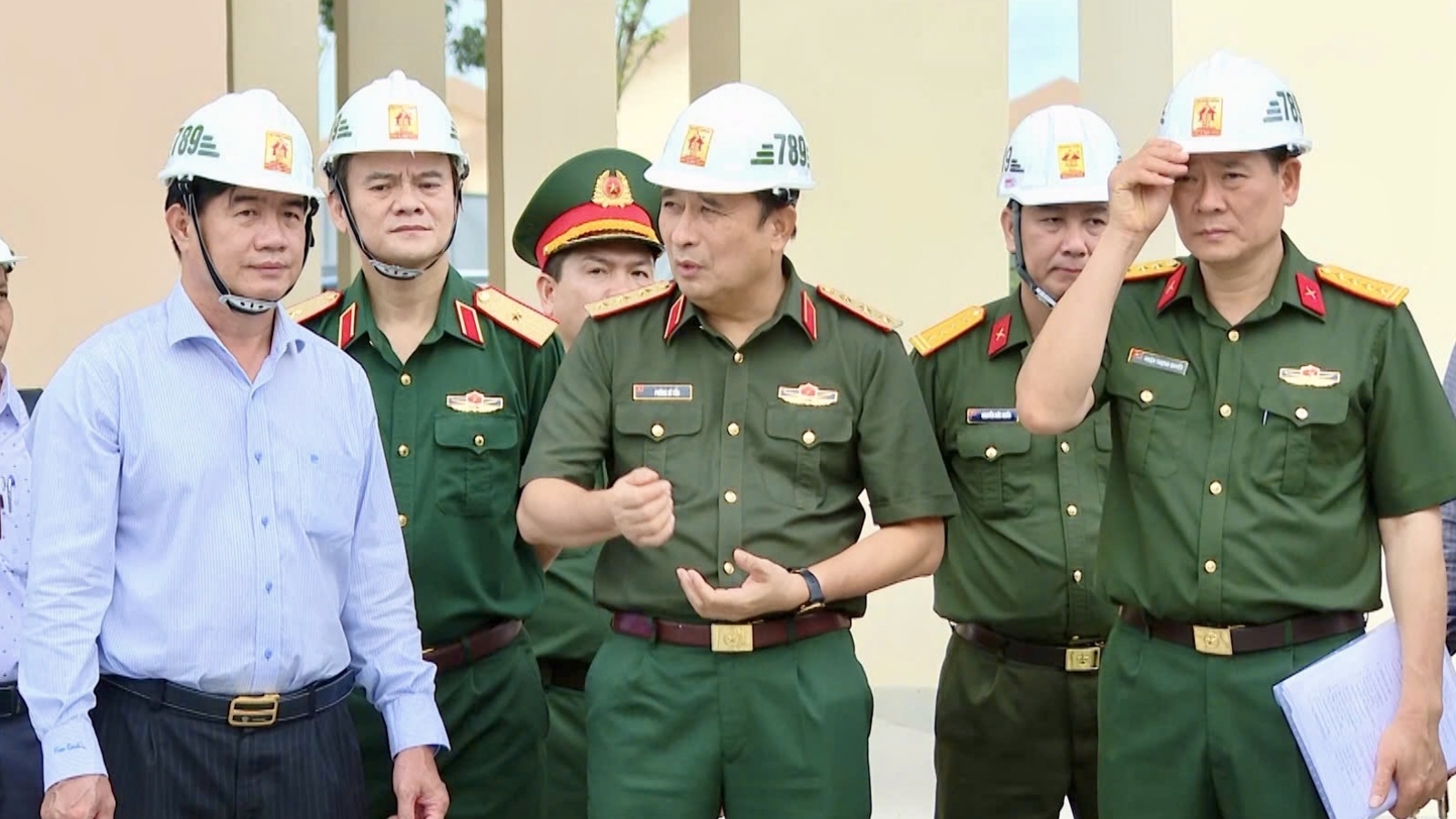 Thượng tướng Phùng Sĩ Tấn kiểm tra Trường nội trú Ea Rốk, Đắk Lắk