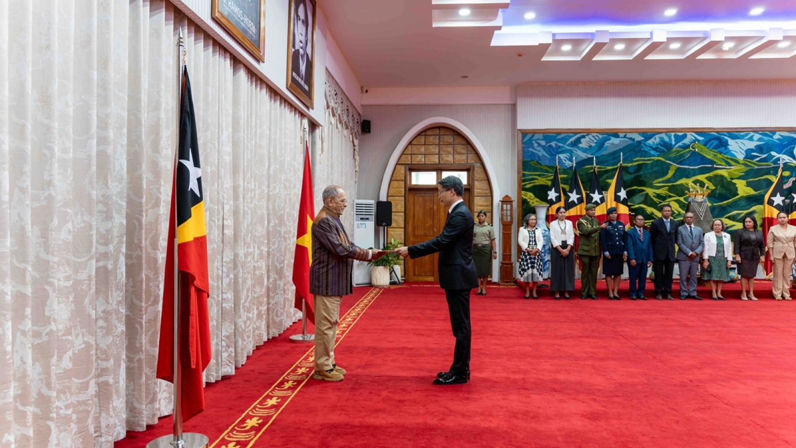 Đại sứ Phạm Bình Đàm trình Quốc thư lên Tổng thống Timor-Leste