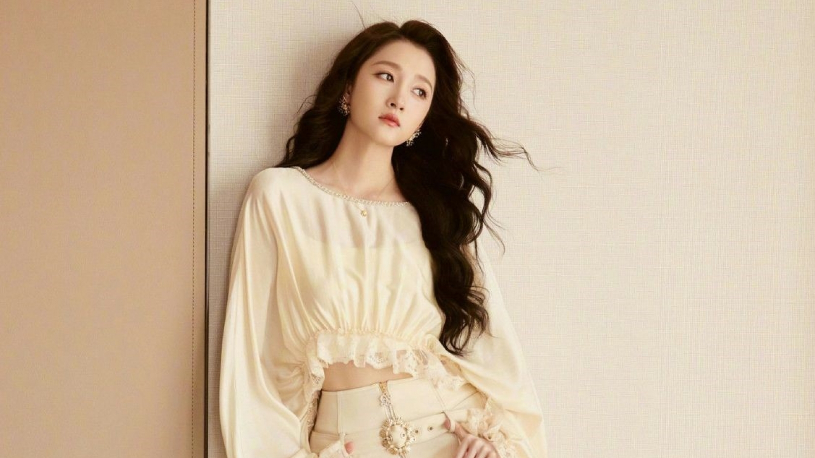 Quan Hiểu Đồng rũ bỏ hình tượng ngọt ngào trong phim mới