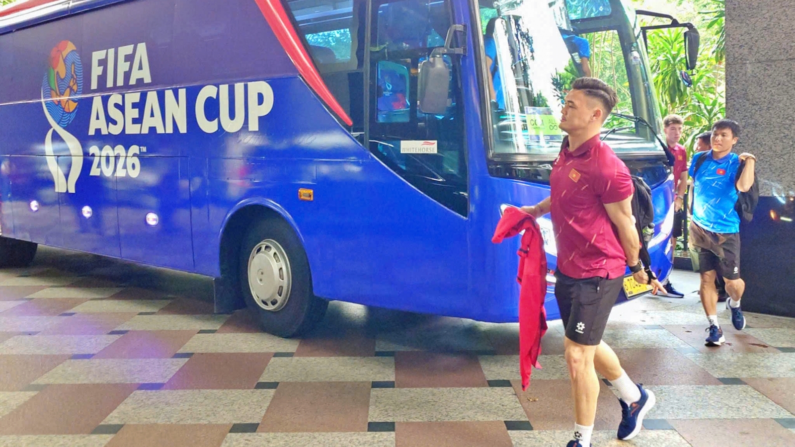 ĐT Việt Nam có mặt tại Jakarta, sẵn sàng quyết đấu Pakistan ở FIFA ASEAN Cup