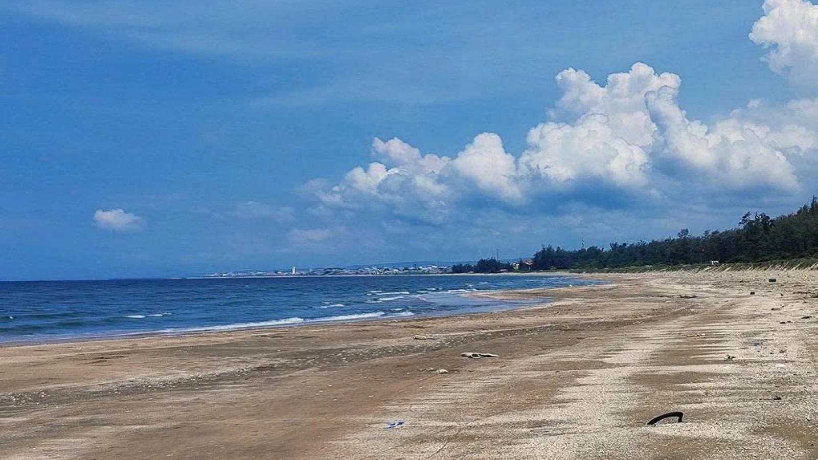 Bị sóng lớn cuốn ra xa bờ, hai trẻ em đuối nước tử vong khi tắm biển ở Lâm Đồng