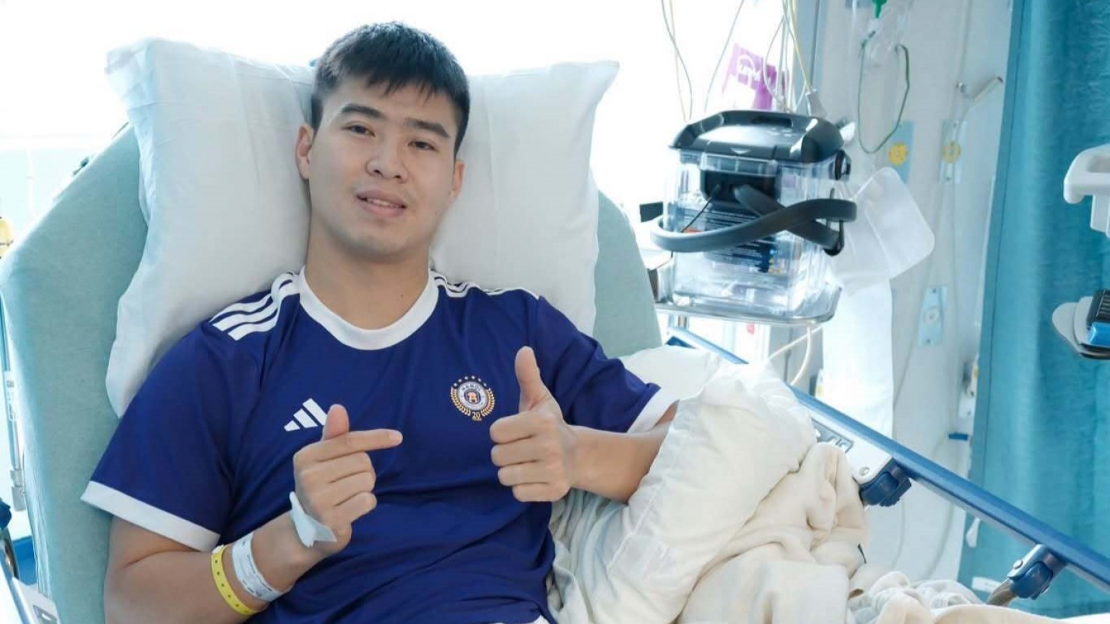 Trung vệ Duy Mạnh phẫu thuật thành công, chờ ngày trở lại sân cỏ
