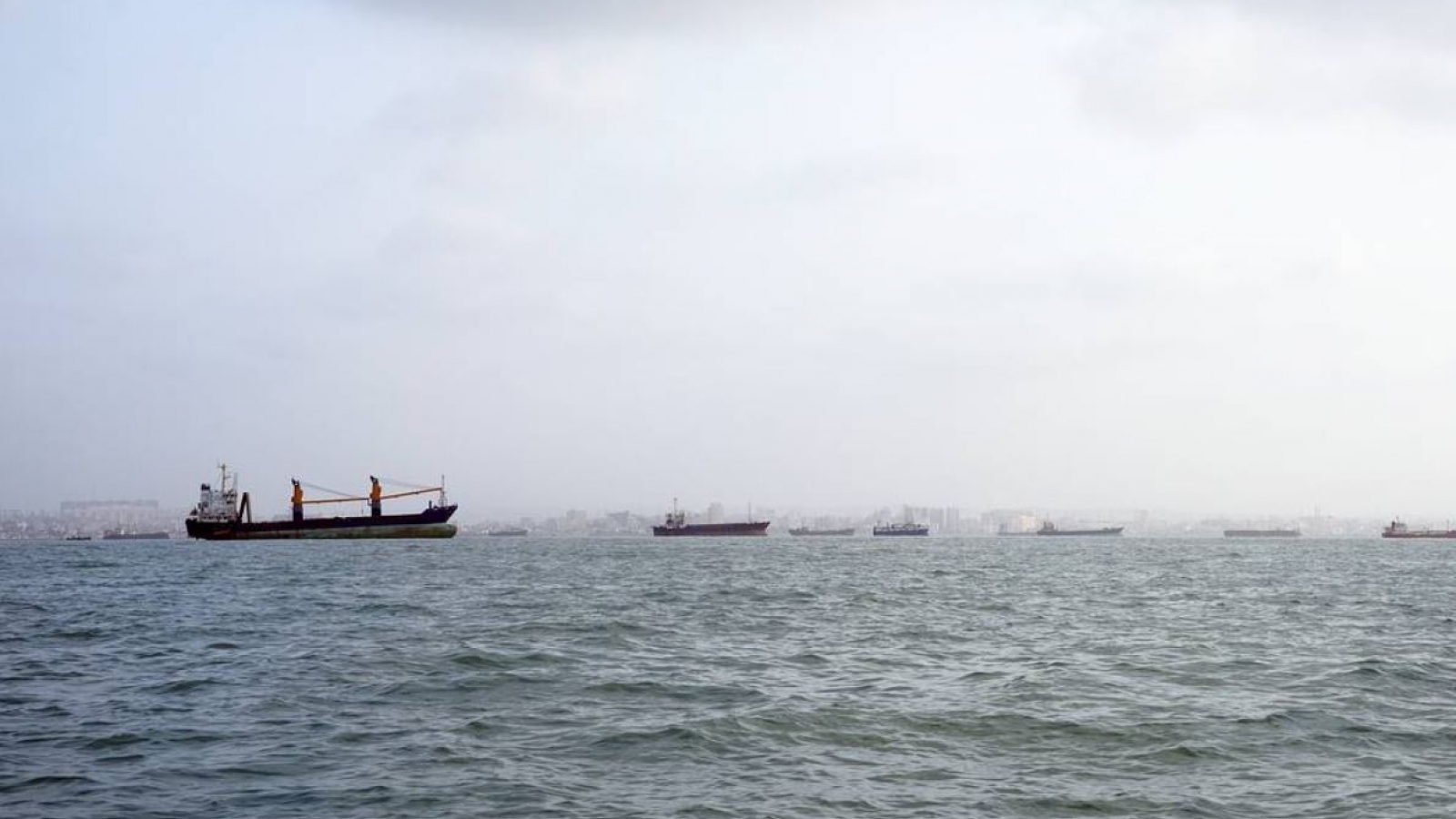 Iran và Oman bất ngờ chốt kế hoạch mở lại eo biển Hormuz