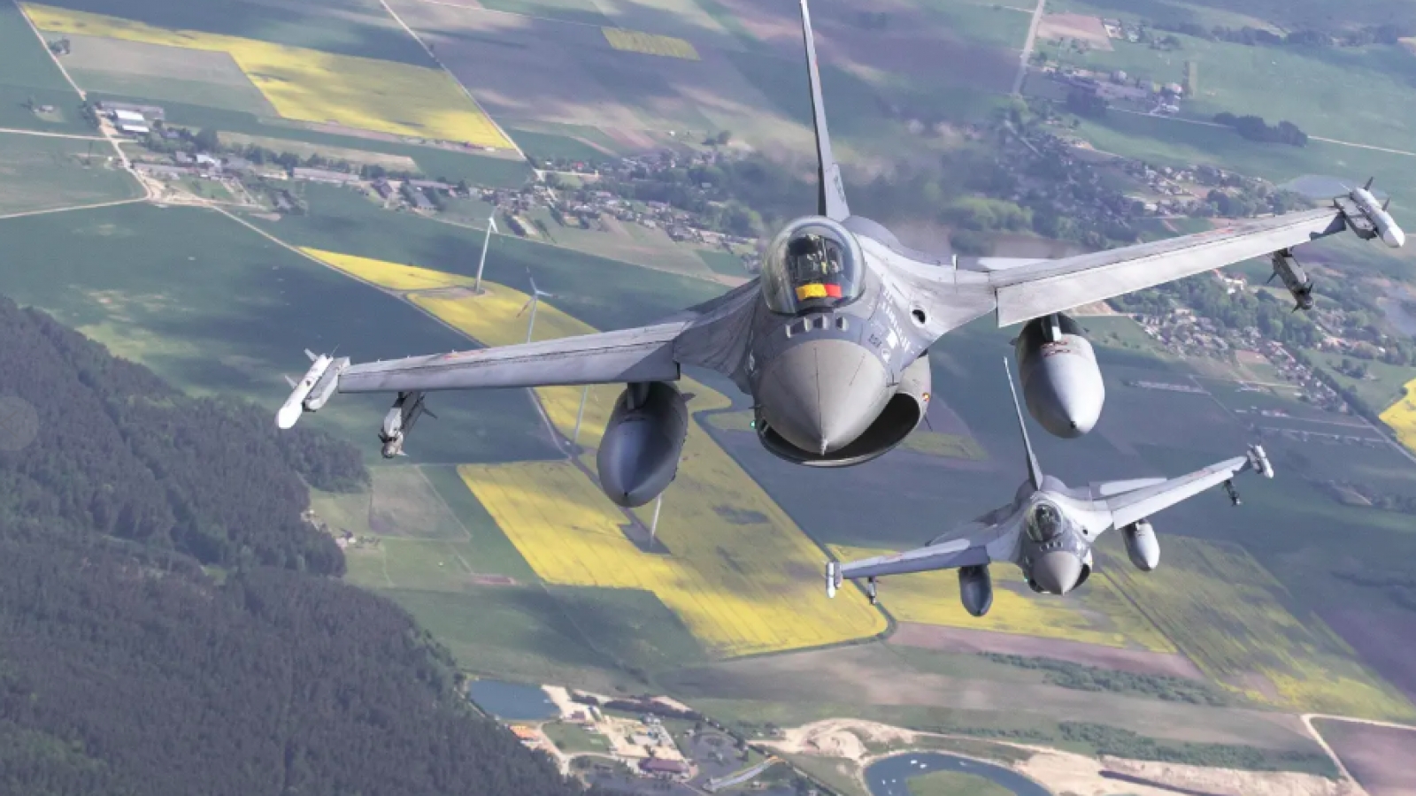 Ukraine cạn tên lửa, F-16 phải xung trận bằng pháo 20 mm