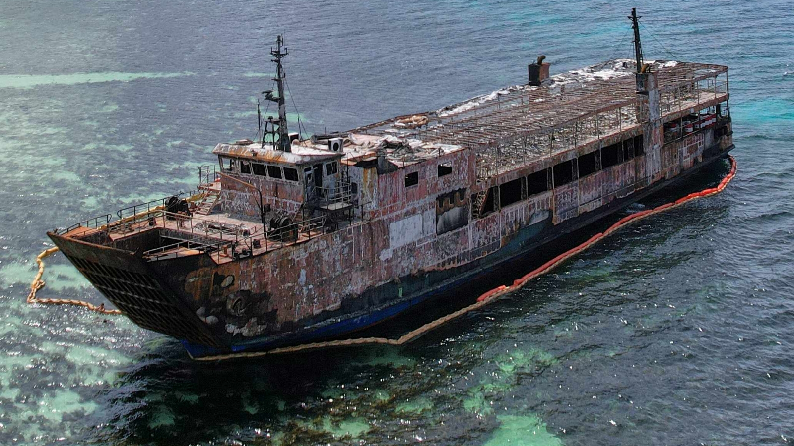 Philippines tìm thấy nhiều thi thể trong vụ cháy phà ngoài khơi Palawan
