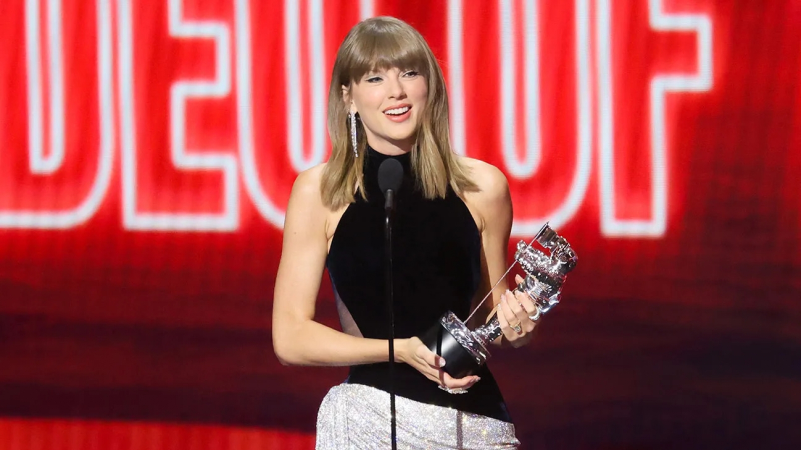 MTV VMAs 2026: Madonna thắng 7 giải, Taylor Swift lập kỷ lục