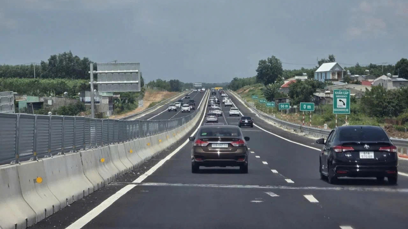 Xe né cao tốc và bài toán hiệu quả thu phí