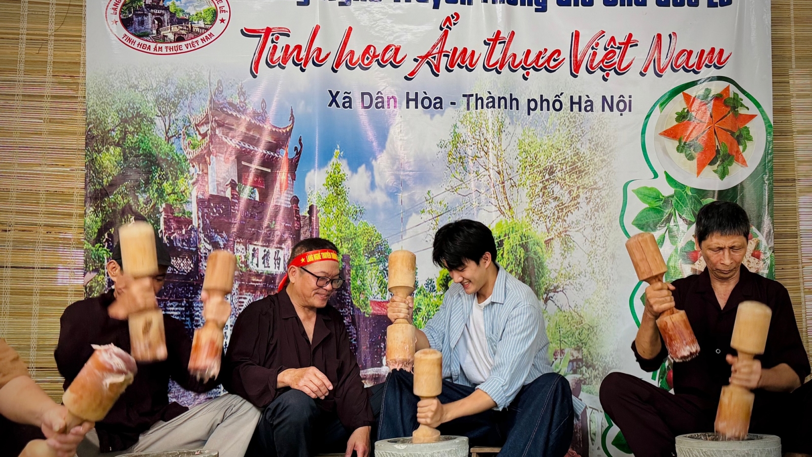 Gìn giữ nét đẹp truyền thống tại làng nghề làm giò chả Ước Lễ