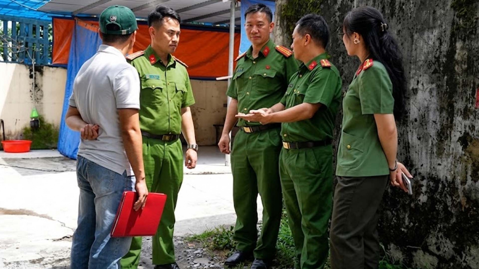 Hà Nội phát hiện nhiều cơ sở san chiết gas trái phép, gas giả