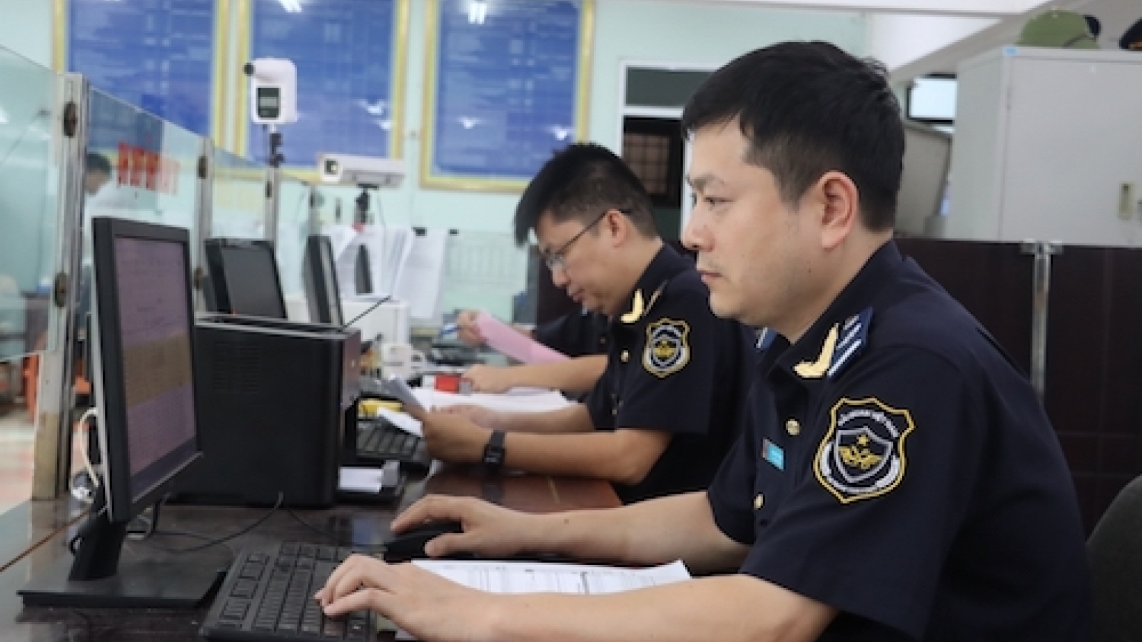 Hàng hoá thương mại điện tử phải qua kiểm tra, giám sát của hải quan
