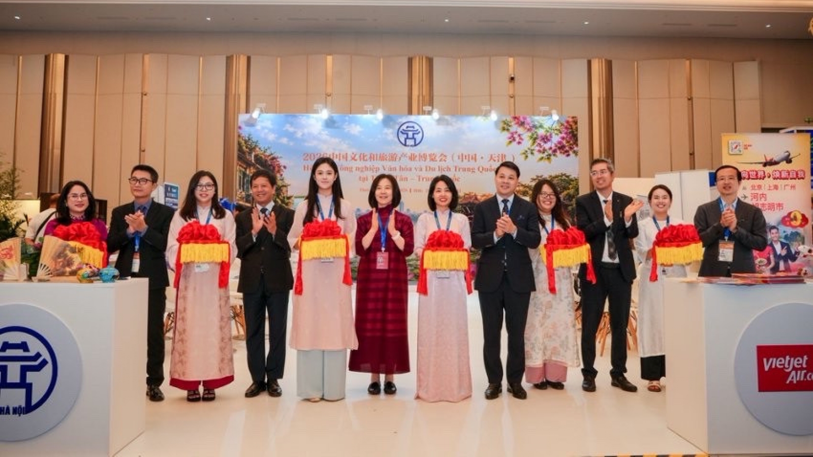 Hanoi showcases tourism offerings at Tianjin cultural and tourism fair