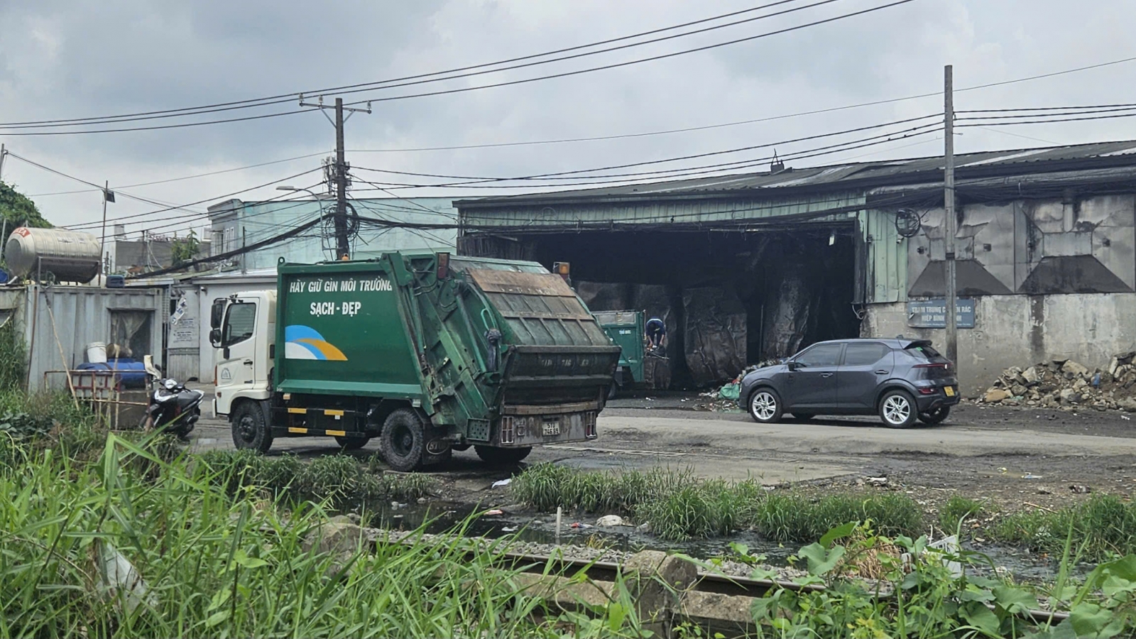 Trạm trung chuyển rác Hiệp Bình Chánh quá tải gấp 3 lần, bao giờ đóng cửa?
