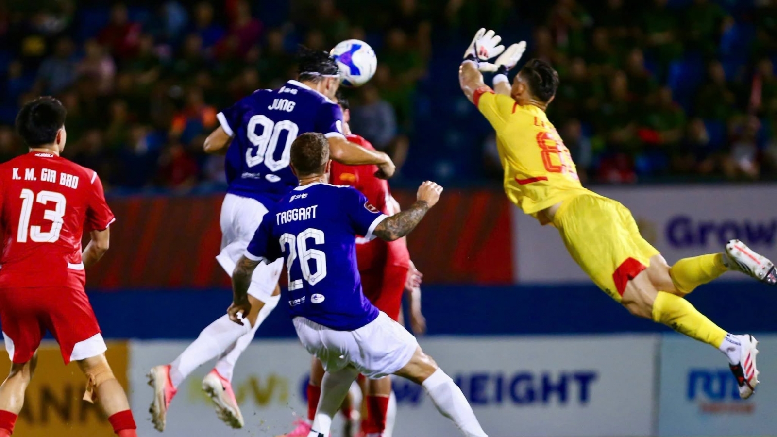 Kết quả V-League hôm nay 5/9: Hà Nội FC thua CLB CA TP.HCM, Ninh Bình thắng đậm