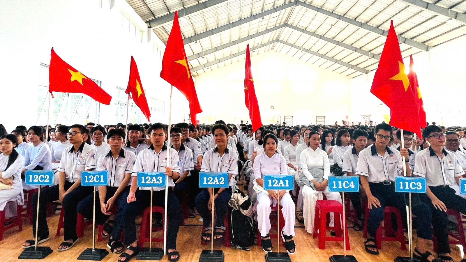 Học sinh nơi đặc khu Phú Quý nô nức tựu trường