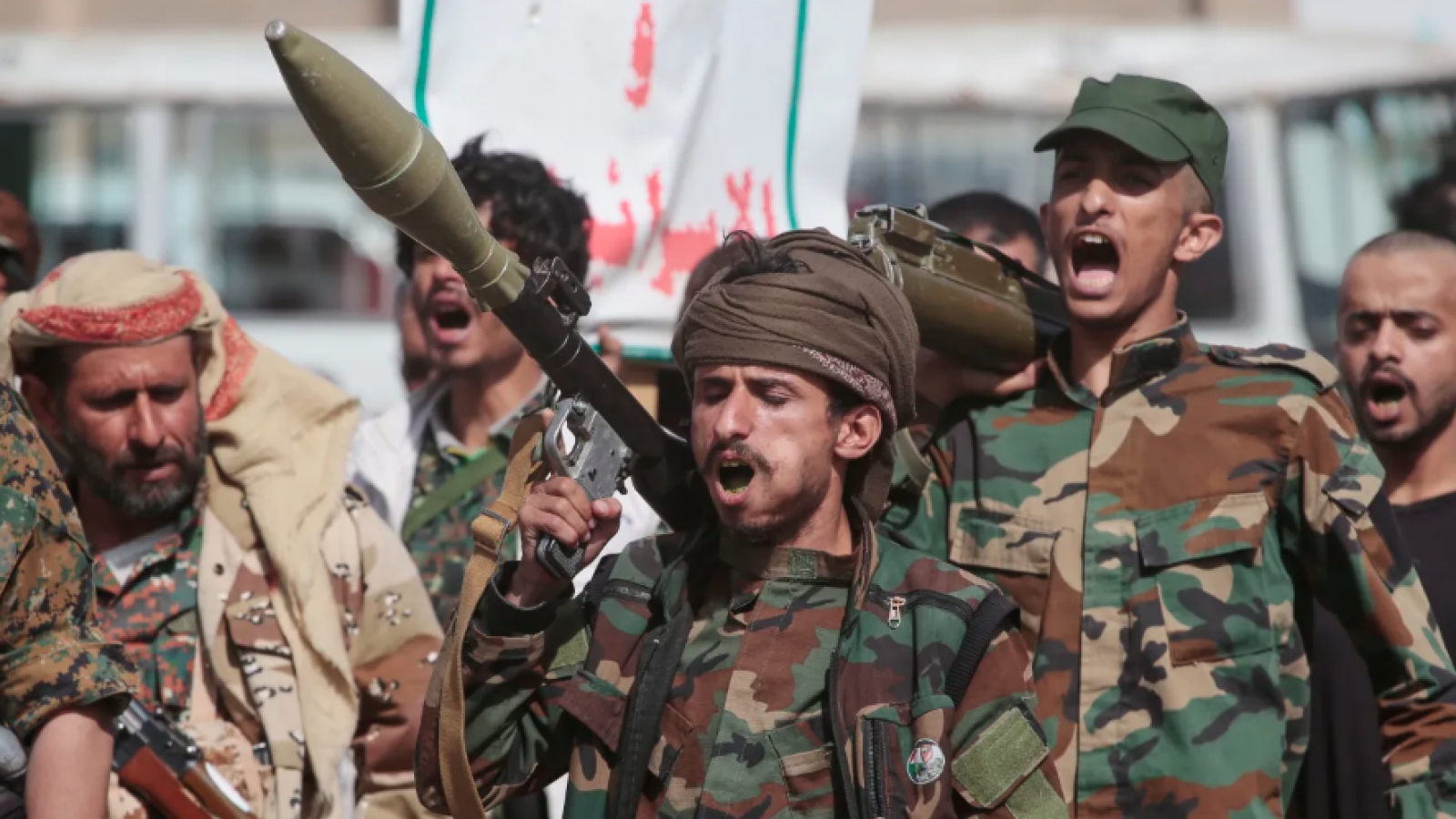 Vì sao Mỹ án binh bất động khi Houthi siết “yết hầu” Biển Đỏ?