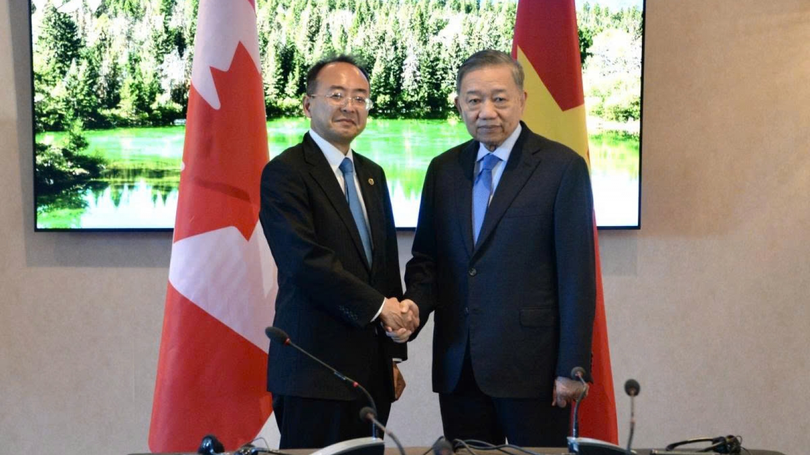 Party General Secretary and President meets with major businesses in Canada