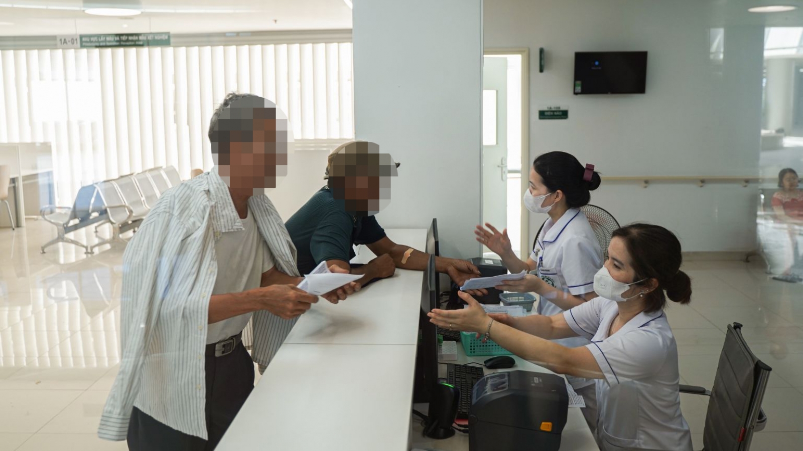 Khám sức khỏe xin việc trong 20 phút, 9 chữ ký: Bộ Y tế yêu cầu chấn chỉnh