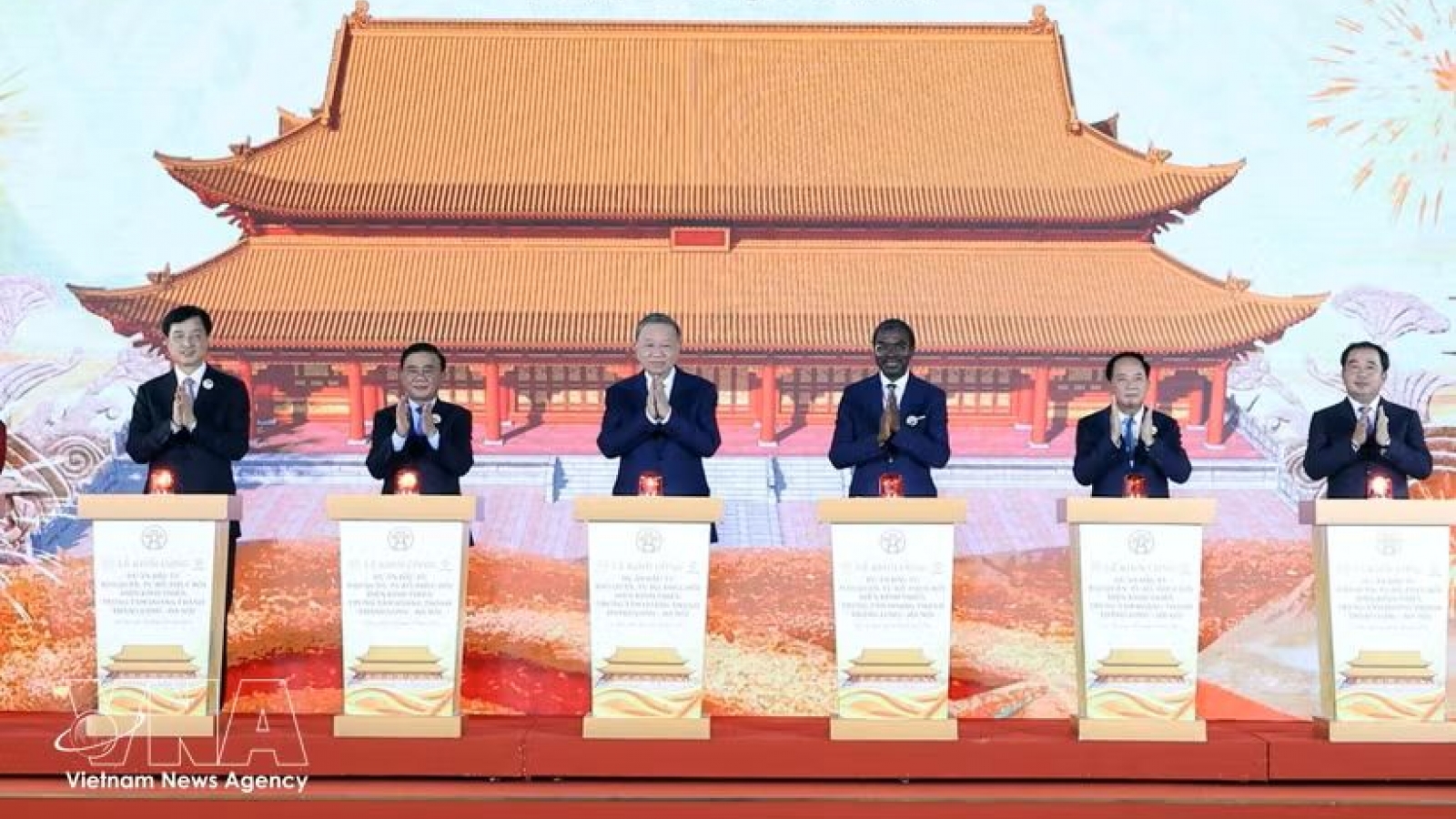 Top leader attends groundbreaking ceremony for Kinh Thien Palace restoration project
