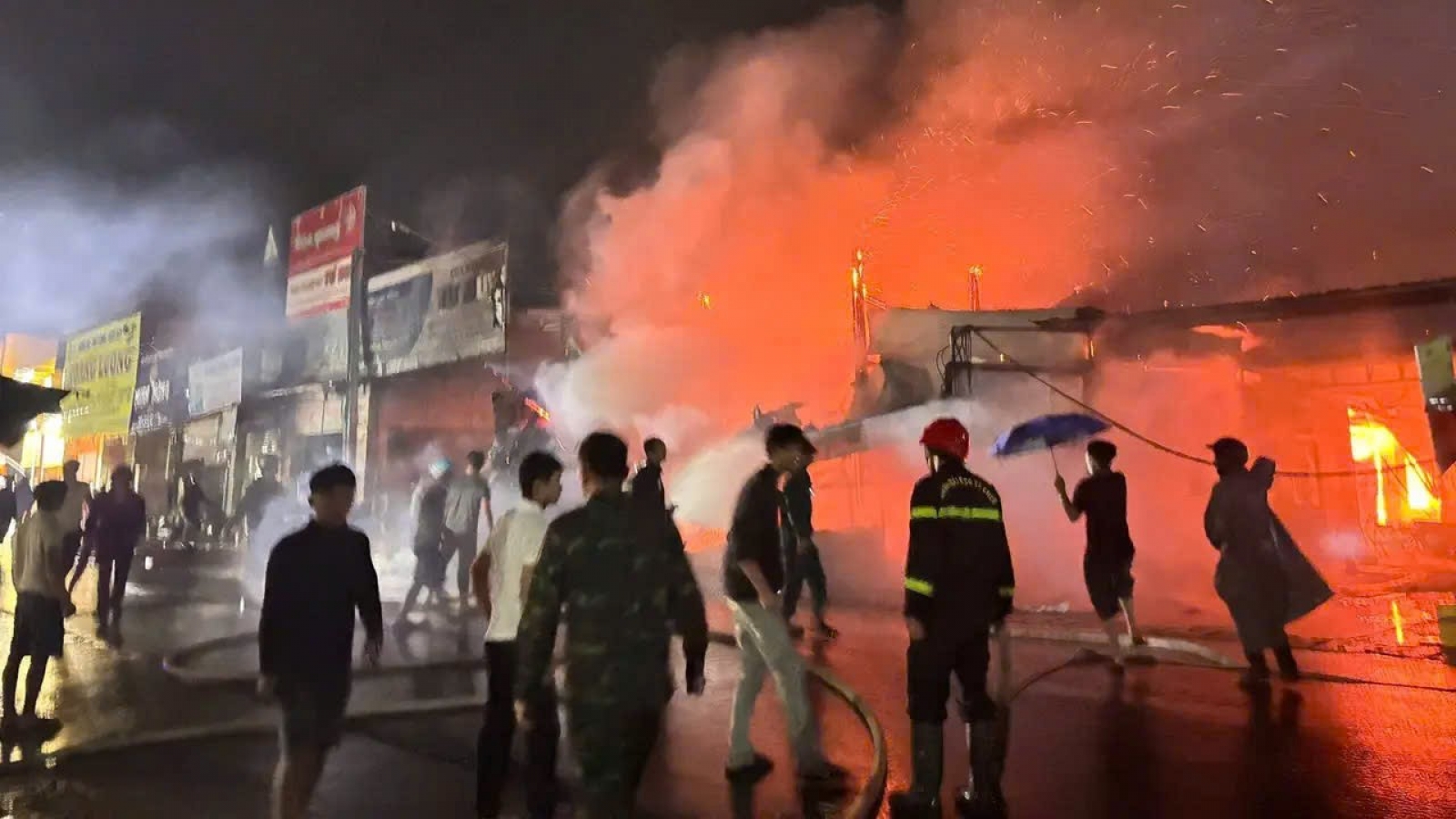 Lâm Đồng: Cháy chợ Đắk Sắk, 16 ki-ốt thiệt hại